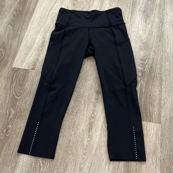 Lululemon Fast and Free Crop II 19" *Nulux sz 4 black - Picture 2 of 6